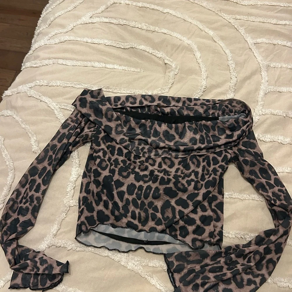 SHEIN Brown Leopard Off-Shoulder Crop Top - Picture 2 of 3